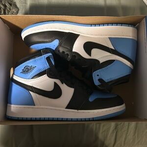 Air Jordan 1 retro high 5.5 youth blue,white,and black